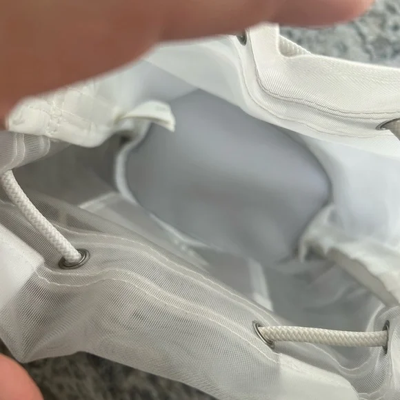 ALO Yoga White Mesh Bucket Bag - Picture 2 of 3